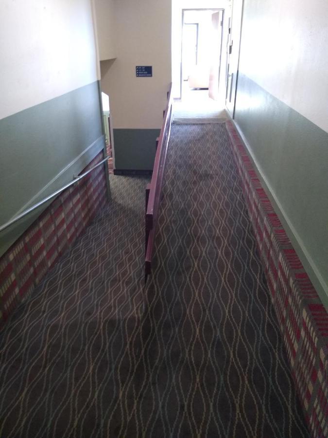 Super 8 By Wyndham Craig Hotel Bagian luar foto