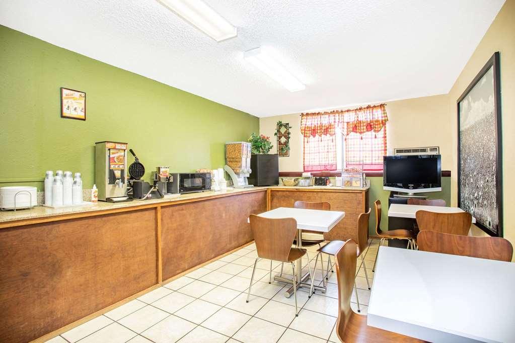 Super 8 By Wyndham Craig Hotel Fasilitas foto